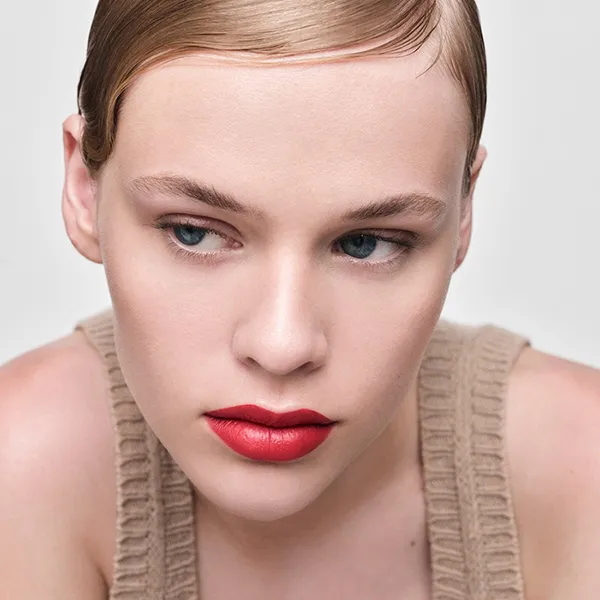 Son Prada Monochrome Hyper Matte Lipstick R28 Fuoco Mini Màu Đỏ Thuần