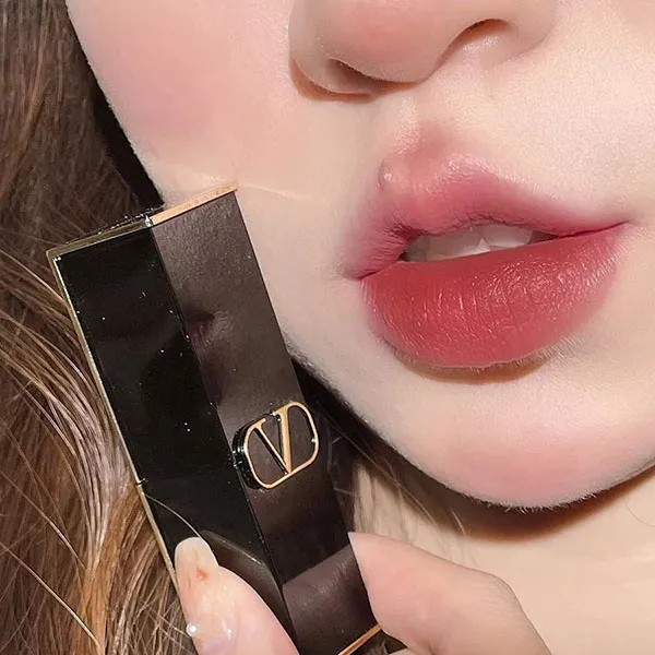 Son Valentino Rosso Matte Lipstick 111A Undressed Velvet Màu Đỏ Hồng Đất