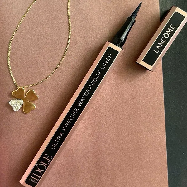 Bút Kẻ Mắt Lancôme Idôle Ultra Precise Waterproof Liner 01 Glossy Black Màu Đen