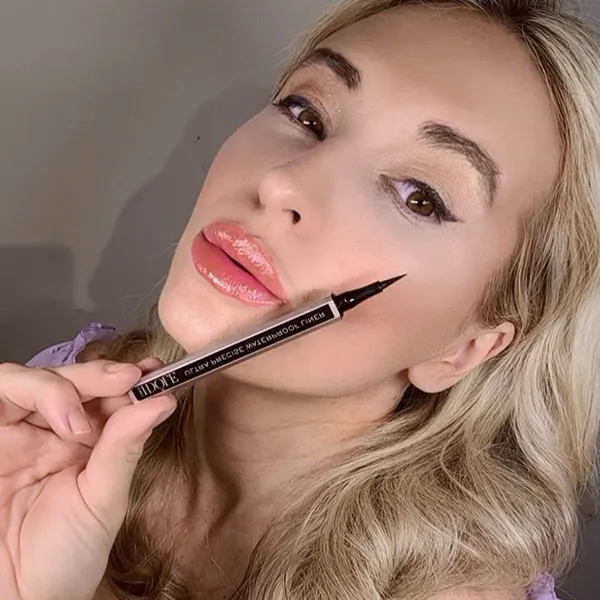 Bút Kẻ Mắt Lancôme Idôle Ultra Precise Waterproof Liner 01 Glossy Black Màu Đen