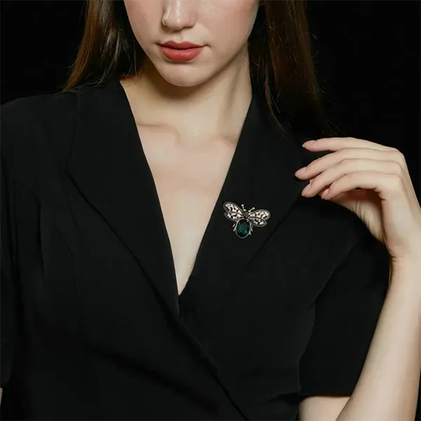 Cài Áo Nữ Kya Jewel Bee Xinh Xắn BR4560-X Màu Đen Xanh