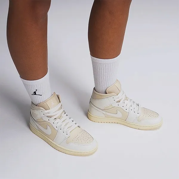 Giày Thể Thao Nike Air Jordan 1 MID BQ6472-201 Màu Be/Trắng Size 43