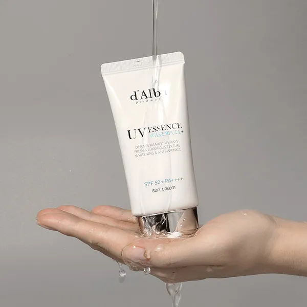 Kem Chống Nắng Dưỡng Ẩm d'Alba Waterfull Essence Sunscreen SPF50+ PA++++ 50ml