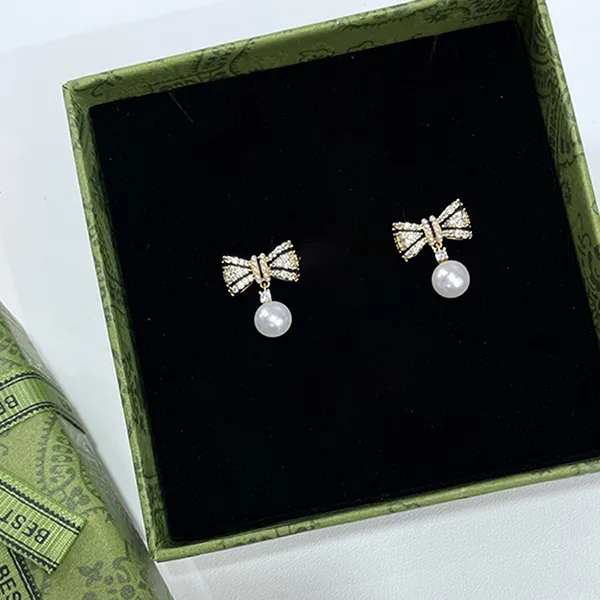 Khuyên Tai Nữ Kya Jewel Dazzling Pearl Bow PE29 Màu Trắng Vàng