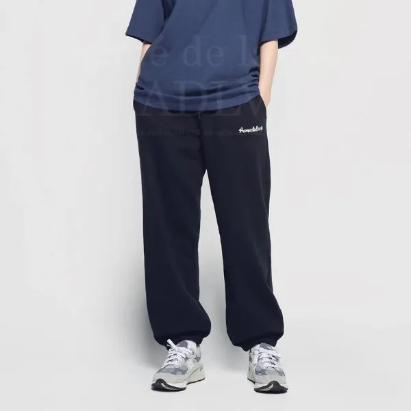 Quần Nỉ Acmé De La Vie ADLV Script Chain Needlework Pants Màu Đen