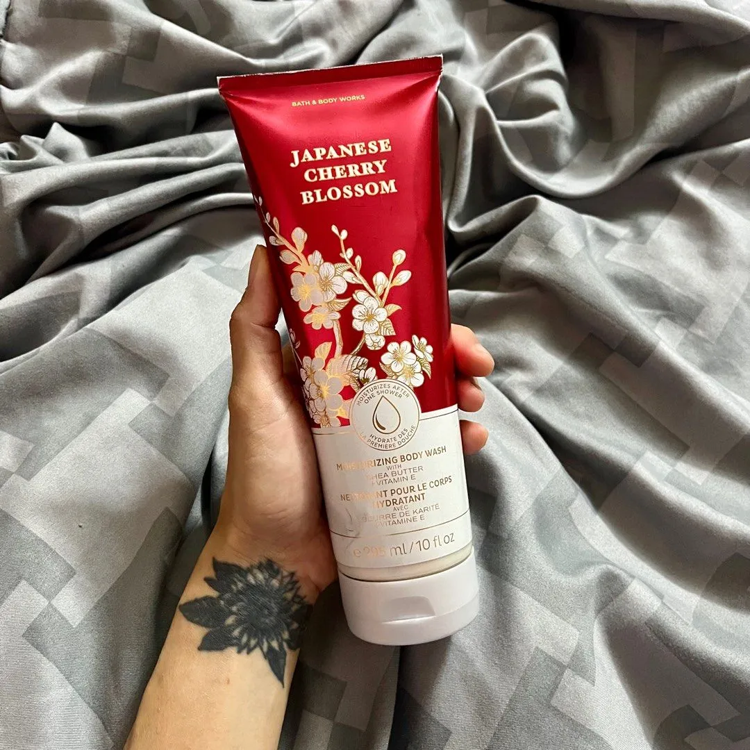 Kiểm Tra Mùi Hương và Chất Lượng Sản Phẩm