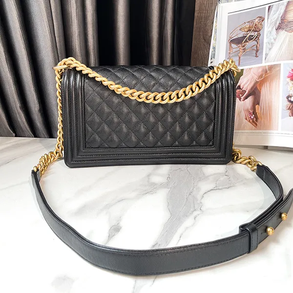 Túi Đeo Chéo Nữ Chanel Boy Medium Black Carvia Leather Antique Gold Metal Màu Đen