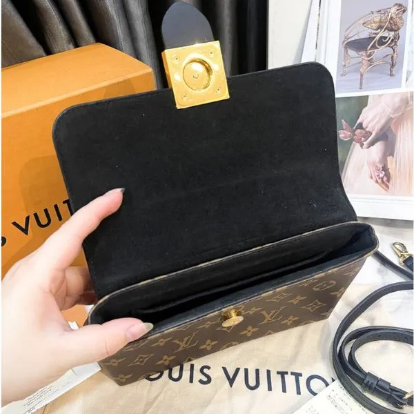 Túi Đeo Chéo Nữ Louis Vuitton LV Locky BB Màu Đen Nâu