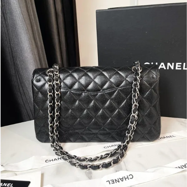 Túi Đeo Vai Nữ Chanel Classic M Caviar Màu Trắng Đen