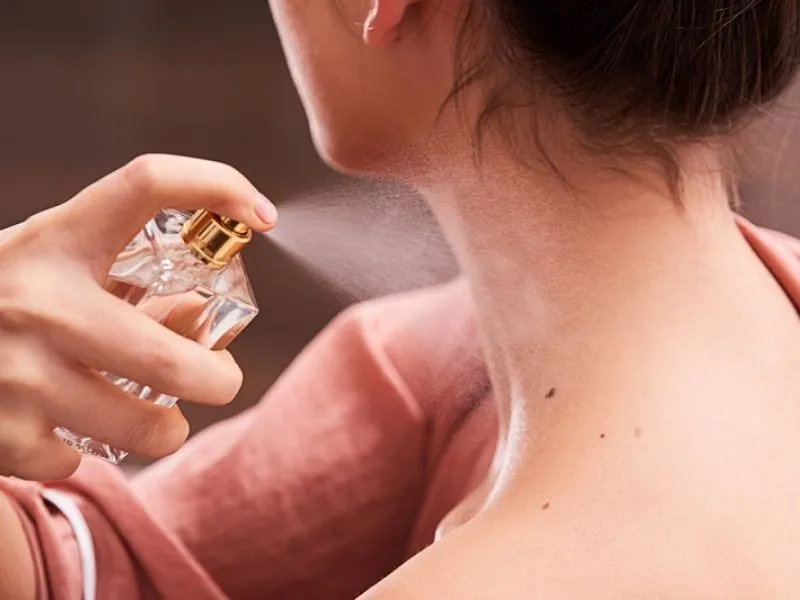 Chọn Đúng Vị Trí Trên Cơ Thể Để Xịt Nước Hoa