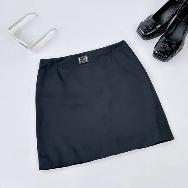 Chân Váy Chữ A Dolce & Gabbana D&G With Logo Plaque L54I79 FU8BM N0000 Màu Đen Size 14Y