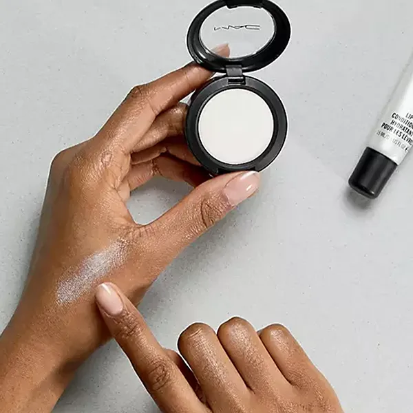 Kem Lót MAC Cream Colour Bare Luna 3.2g