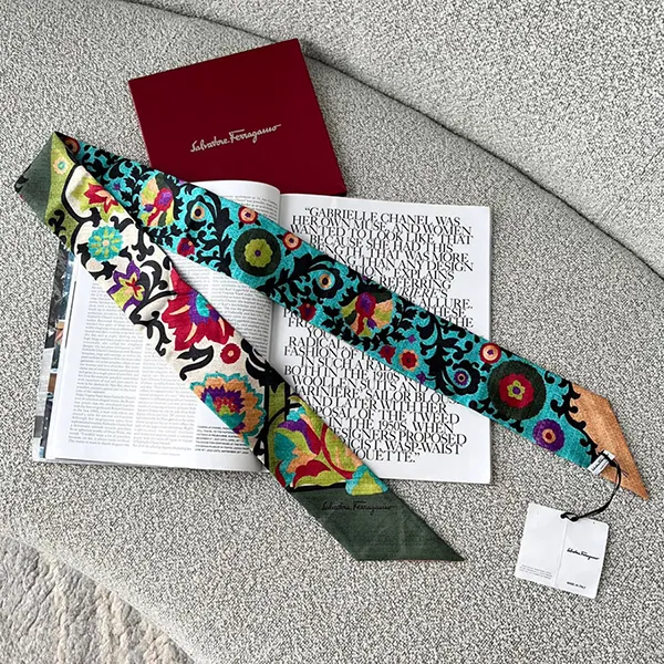 Khăn Nữ Salvatore Ferragamo Uzbekistan Print Silk Phối Màu - Thời trang - Vua Hàng Hiệu