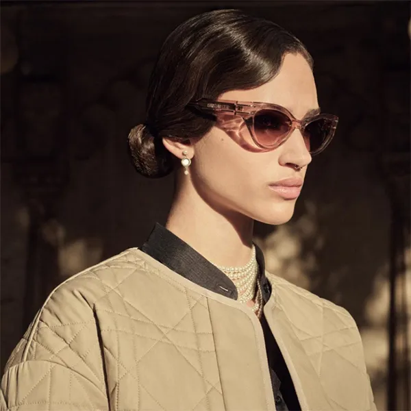 Kính Mát Nữ Dior In Pink DiorSignature Sunglasse B7I 40F1 Màu Hồng