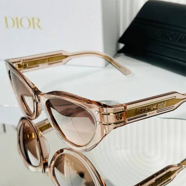 Kính Mát Nữ Dior In Pink DiorSignature Sunglasse B7I 40F1 Màu Hồng