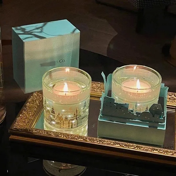 Nến Thơm Tiffany & Co. Christmas Aromatherapy Candle Có Đèn Led