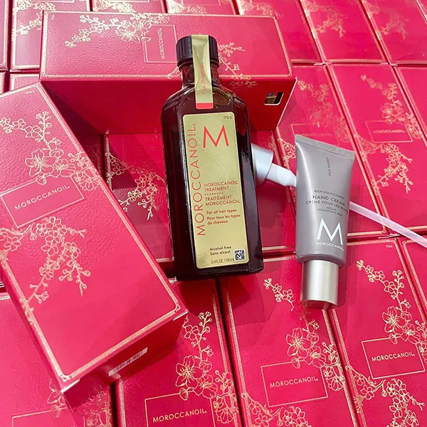 Set Tinh Dầu Dưỡng Tóc Và Kem Dưỡng Tay Moroccanoil Happy New Year 2 Món