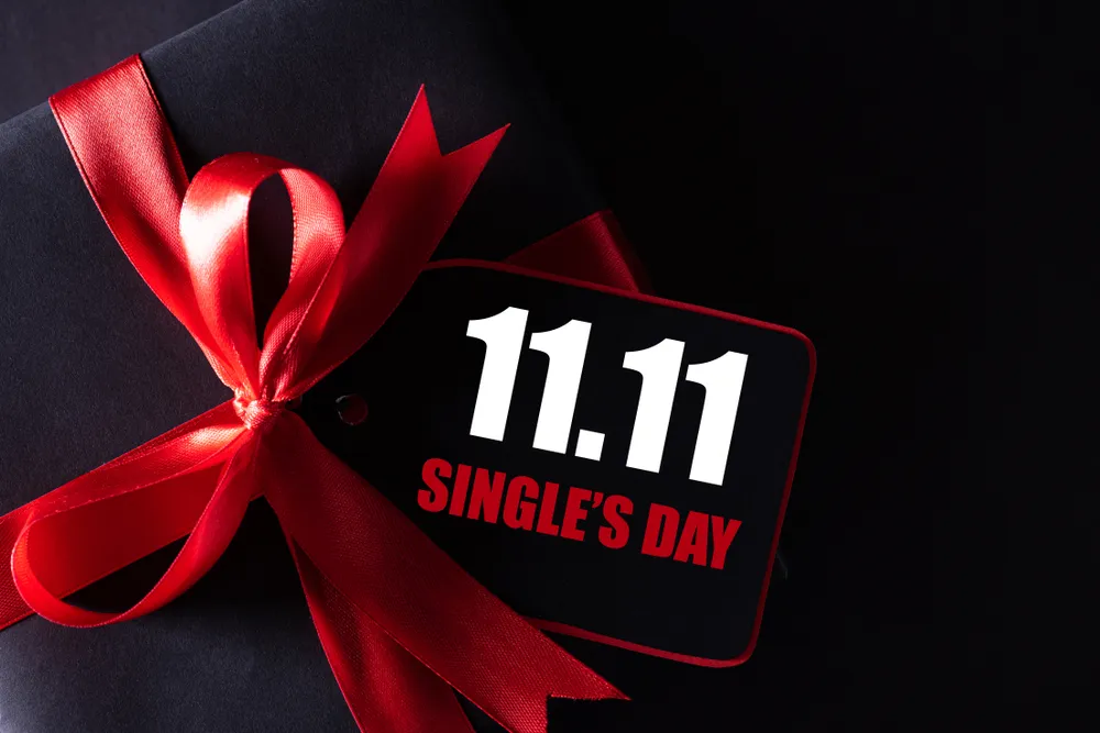 Hành động mua quà tặng hàng hiệu vào ngày 11.11