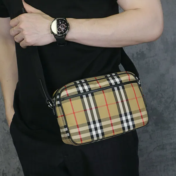 Túi Đeo Chéo Burberry Paddy Check Camera Crossbody Bag 8081460 Màu Be Kẻ