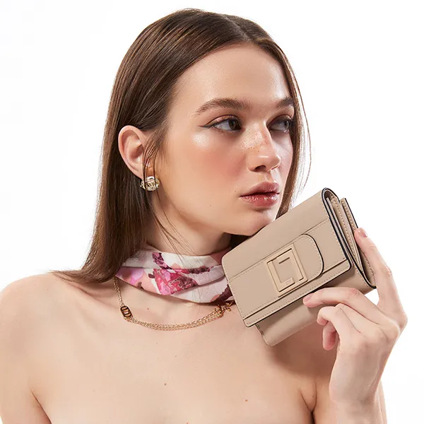 Ví Nữ Lyn Betty Semi Short Wallet LL24FWF034 Màu Beige
