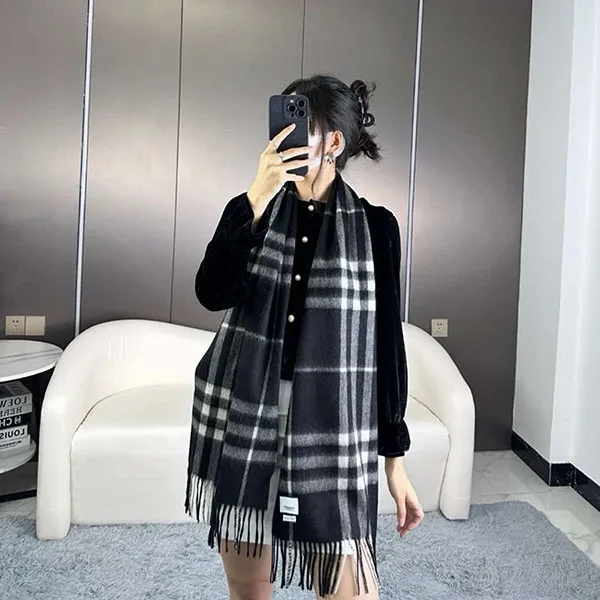Khăn Quàng Cổ Burberry Check Scarf In Cashmere Màu Đen