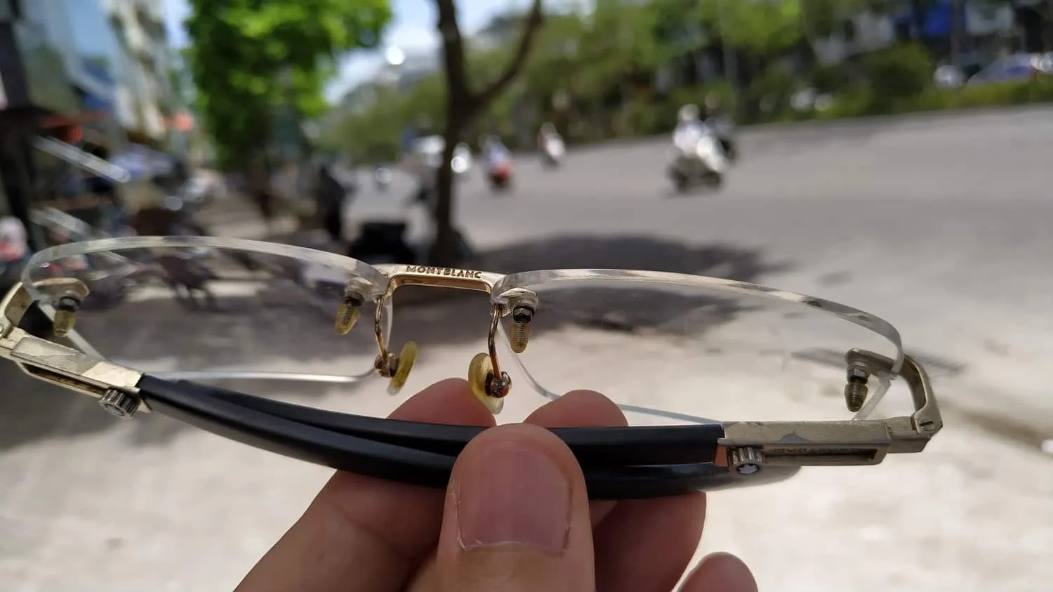 Cách bảo quản kính mắt Montblanc