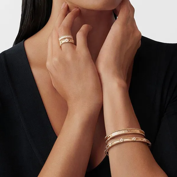 Nhẫn Nữ Jewery Luxury Perlée Sweet Clovers Ring 18K Rose Gold Diamond VCARP6ML00 Màu Vàng Hồng