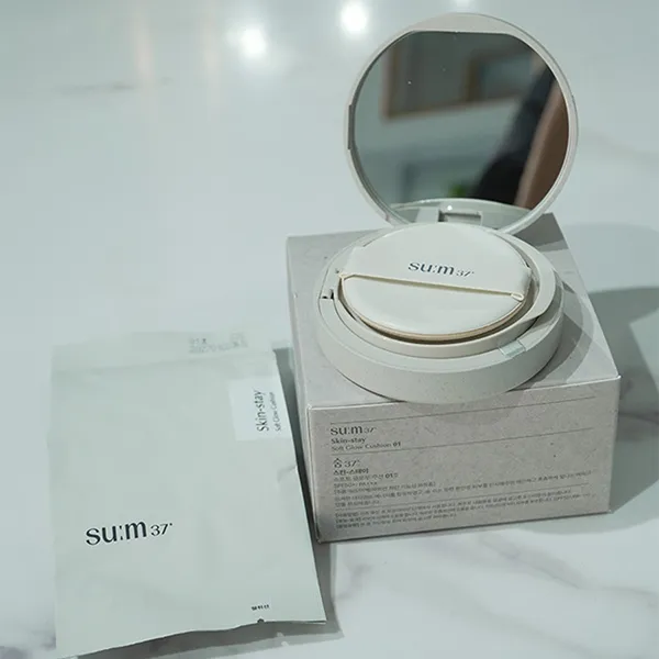 Phấn Nước Hỗ Trợ Giảm Nhăn Và Dưỡng Trắng Da Su:m37 Secret Essence Cushion 01 SUM37