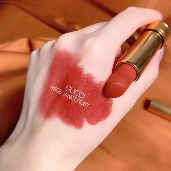 Son Gucci 505 Janet Rust Gucci Rouge À Lèvres Voile Mat Màu Đỏ Gạch