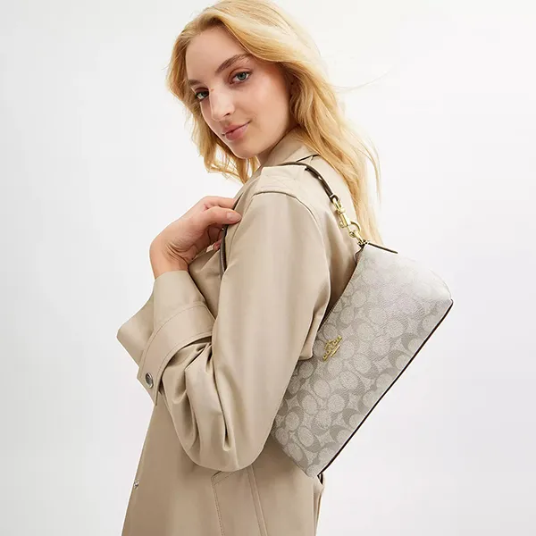 Túi Đeo Vai Nữ Coach Charlotte Shoulder Bag In Signature Canvas CX580 Im/Champagne Multi Màu Be