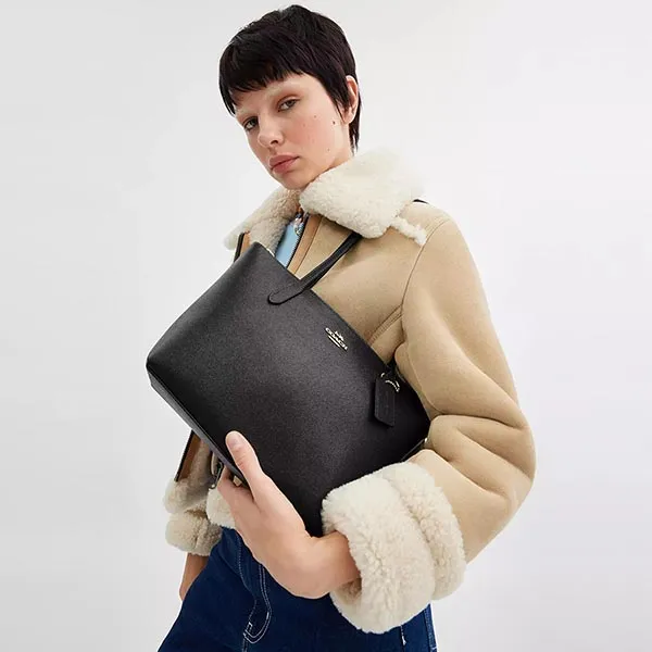 Túi Tote Nữ Coach Fiona Zip CW395 Màu Đen