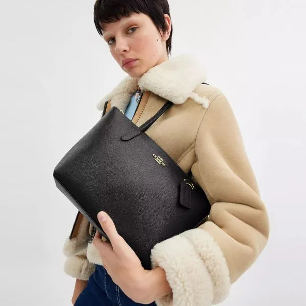Túi Tote Nữ Coach Fiona Zip Tote Bag CW395 Màu Đen