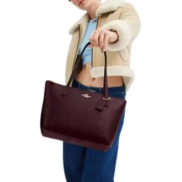 Túi Tote Nữ Coach Fiona Zip Tote Bag CW395 Màu Đỏ