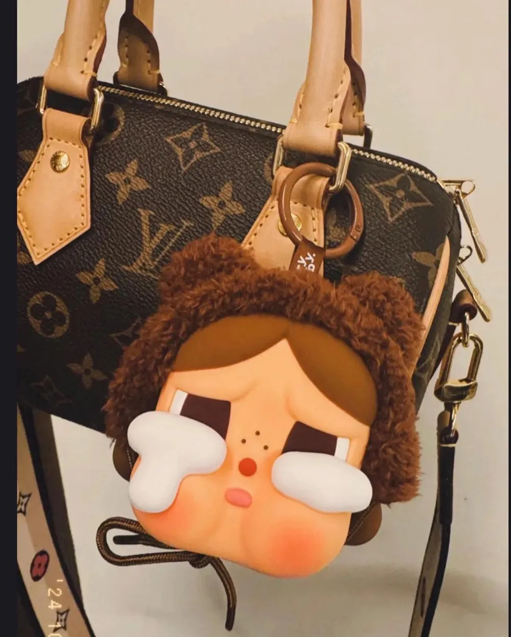 Vỏ Bọc Tai Nghe Pop Mart Crybaby Crying Again Series Love Makes Us Cry Earphone Case Màu Nâu - Phụ Kiện Công Nghệ - Vua Hàng Hiệu