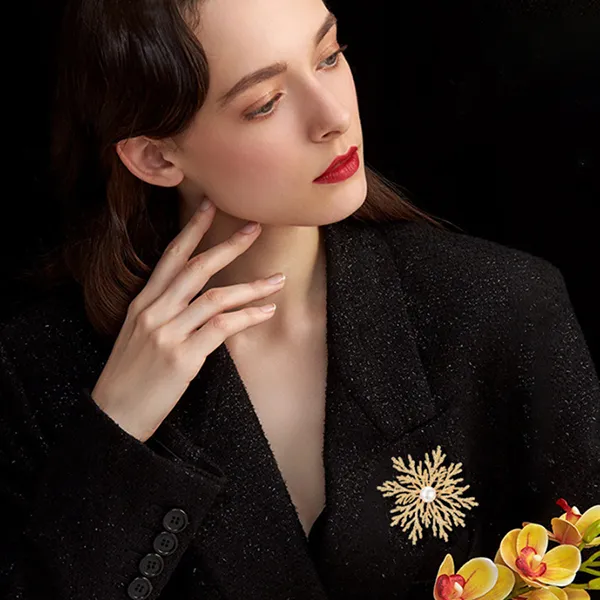 Cài Áo Nữ Meri Golden Snow Flake BR808 Màu Vàng Gold