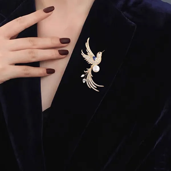 Cài Áo Nữ Meri Graceful Bird BR833 Màu Trắng Vàng