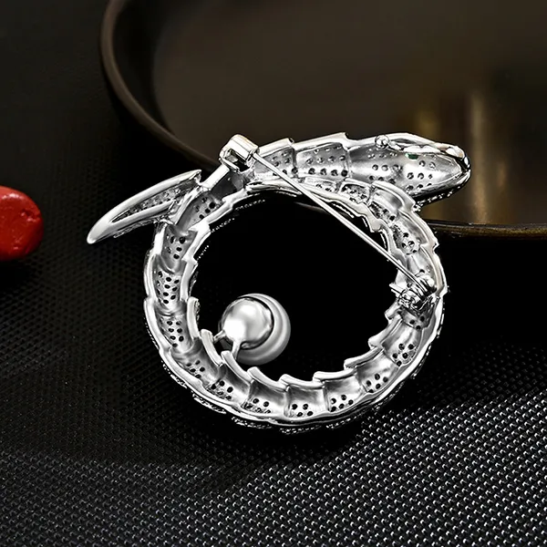 Cài Áo Nữ Meri Snake Embracing Pearl BR800 Màu Bạc