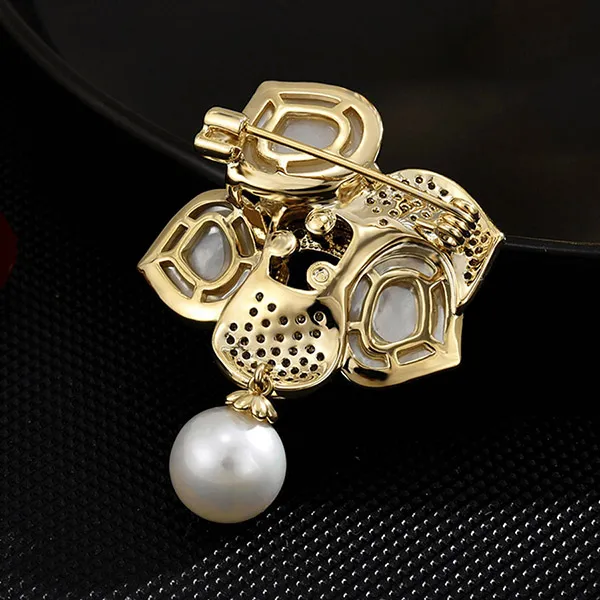 Cài Áo Nữ Meri White Blossom BR818 Màu Vàng