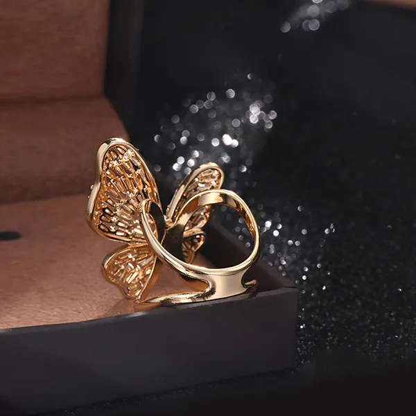 Cài Khăn Nữ Meri Dancing Butterfly BR814 Màu Vàng Trắng