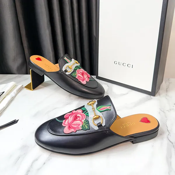 Dép Sục Nữ Gucci Mules Black Floral Embroidered Leather Princetown Horsebit Màu Đen Size 37