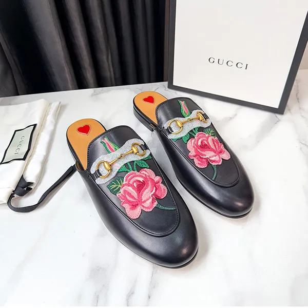Dép Sục Nữ Gucci Mules Black Floral Embroidered Leather Princetown Horsebit Màu Đen Size 37