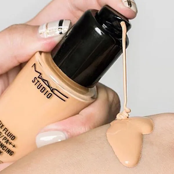 Kem Nền MAC Studio Fix Fluid SPF15 NC20 30ml