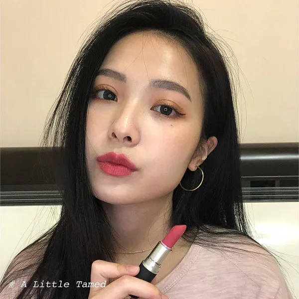 Son MAC Powder Kiss Lipstick 301 A Little Tamed Màu Hồng Anh Đào - Son Môi - Vua Hàng Hiệu