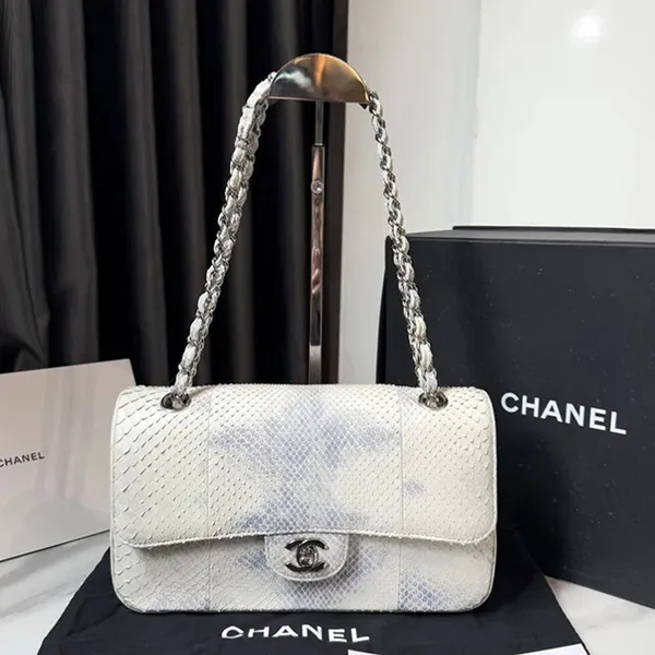 Túi Đeo Chéo Nữ Chanel Classic M Python Flap Bag White Màu Trắng - Túi xách - Vua Hàng Hiệu