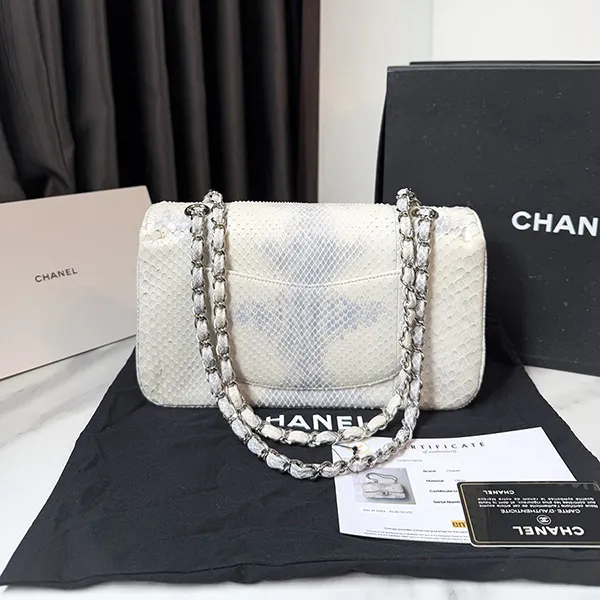 Túi Đeo Chéo Nữ Chanel Classic M Python Flap Bag White Màu Trắng - Túi xách - Vua Hàng Hiệu