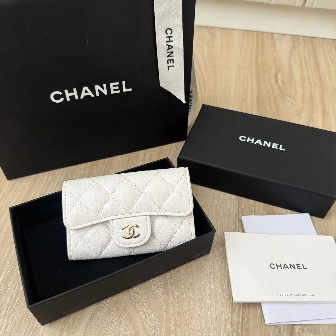Giá ví Chanel bao nhiêu tiền