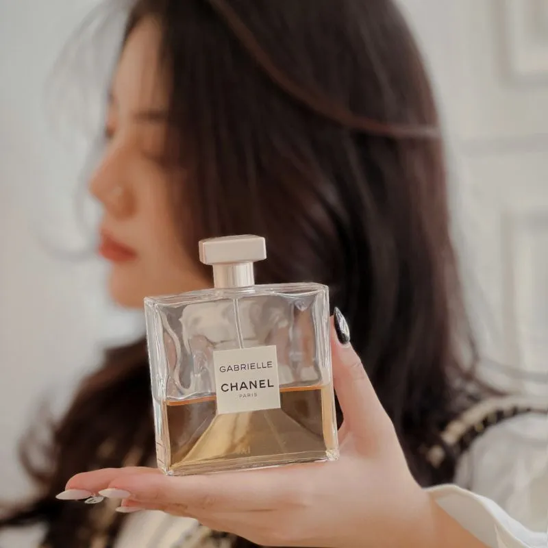 Không xịt quá nhiều nước hoa