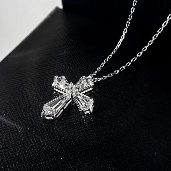 Dây Chuyền Nữ Lili Jewelry Đính Đá Carbon Tổng Hợp Chữ Thập Thánh Giá LILI_813297 Màu Bạc - Trang sức - Vua Hàng Hiệu