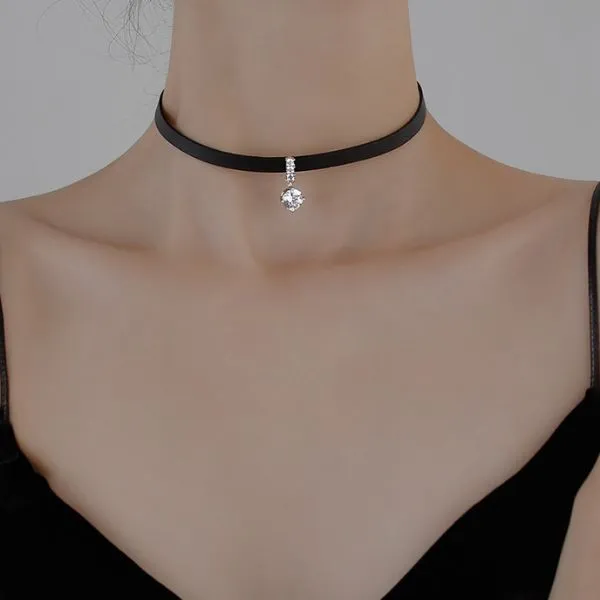 Dây Chuyền Choker Nữ Lili Jewelry Dây Da Mặt Tròn Orborne LILI_566259 Màu Bạc