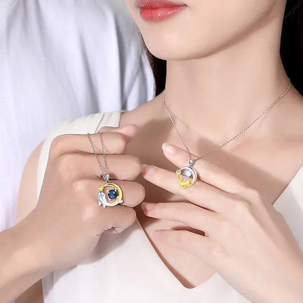 Dây Chuyền Đôi Lili Jewelry Đính Đá CZ Cá Voi Và Mặt Trăng Kamilah LILI_099531 Màu Bạc